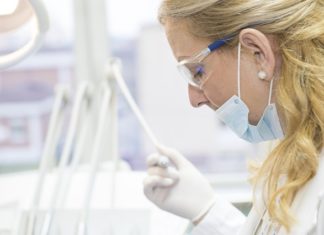 5 największych mitów o implantach zębowych 5 największych mitów o implantach zębowych